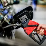 Ideia popular de lei que permite vender gasolina sem etanol irá ao Senado