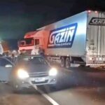 Ambulância de São Gabriel do Oeste se envolve em acidente com carreta e carro na BR-163