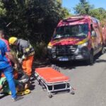 Homem sobrevive por três dias em ribanceira após acidente que matou pai e esposa em Goiás