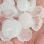 Chuva de granizo impressiona e assusta moradores da zona rural de Paraíso das Águas