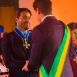 Céu-chapadense Rafael Lustosa recebe a Medalha Anhanguera, a maior honraria do Governo de Goiás
