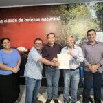 Prefeito Ivan “Xixi” assina a ordem de serviço para reforma da Praça do Jardim Severiano em Paraíso da Águas; investimento de cerca de R$ 290 mil