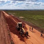 Atendendo ao pedido dos produtores, Prefeitura executa obra estrutural na estrada da Fazenda Ouro Branco/Kasper