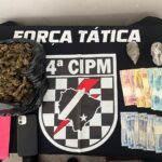 Denúncia de violência doméstica leva PM a prender suspeito por tráfico e recapturar foragida em Chapadão do Sul