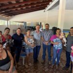Prefeitura de Alcinópolis entrega cobertores para famílias da Vila Novo Belo Horizonte