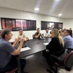 Prefeitura, Câmara e moradores avança em soluções para entrega das 42 casas do Residencial Araras