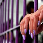 Mulher de 21 anos é presa em bar de Chapadão do Sul por mandado ligado ao tráfico de drogas