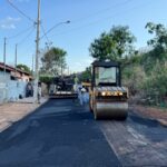Prefeito Rodrigo Freitas acompanha início do recapeamento asfáltico no bairro Minas Gerais