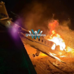 Avião com cantor Rey vaqueiro sai da pista e pega fogo durante pouso no RN